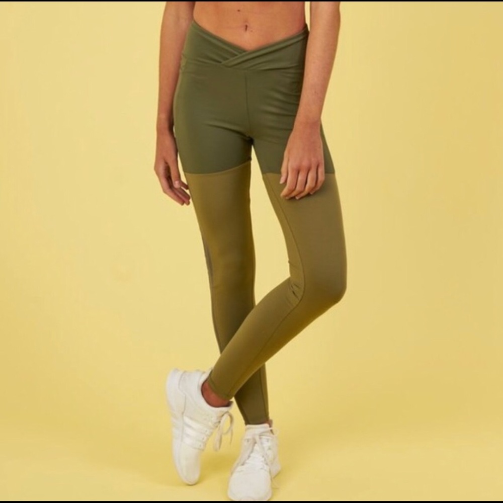 Nikki B Season 2 Dynamic Leggings ✨NWT✨